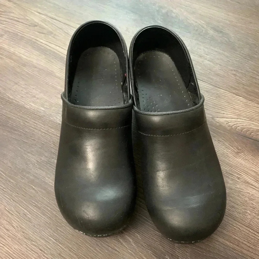 Sanita Black Leather Clogs Danish Clogs  size EU 40 US Size 9